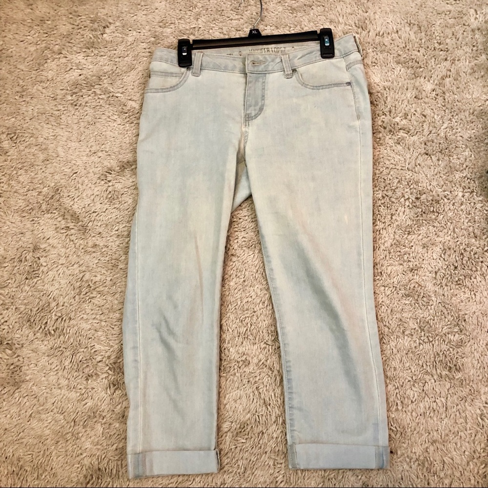 Jennifer Lopez Lightwash Cropped Jeans